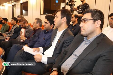 نشست صمیمانه حامد علامتی با کارکنان کانون گلستان