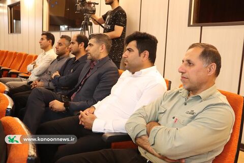 نشست صمیمانه حامد علامتی با کارکنان کانون گلستان