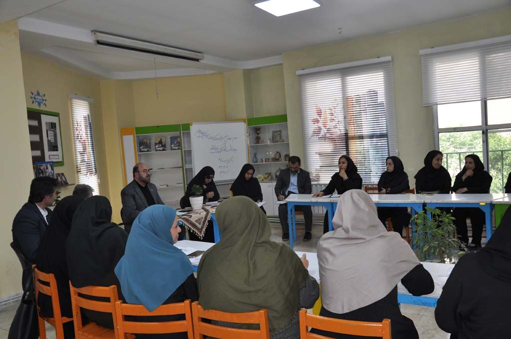 معاون فرهنگی کانون در کرج مراکز کانون، مرکز تحولات کودک و نوجوان در هر منطقه باشد