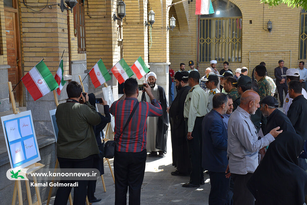 معرفی امام خمینی (ره) درنمایشگاه نقاشی اعضای کانون لرستان