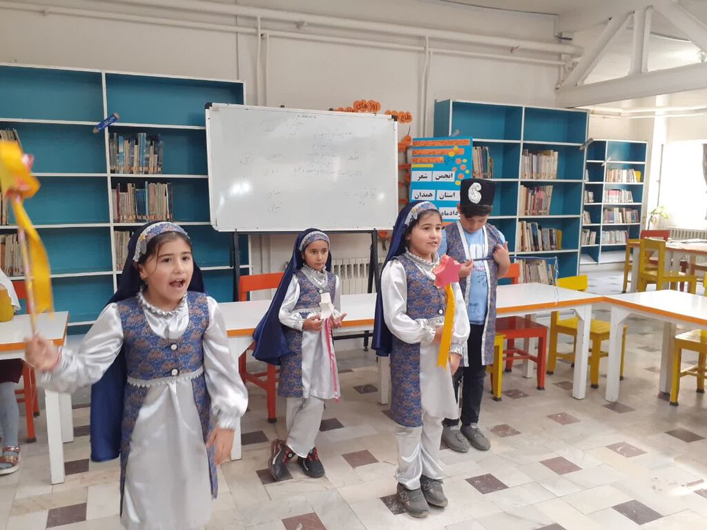 انجمن شعر انجمن شعر کانون همدان برگزار شد