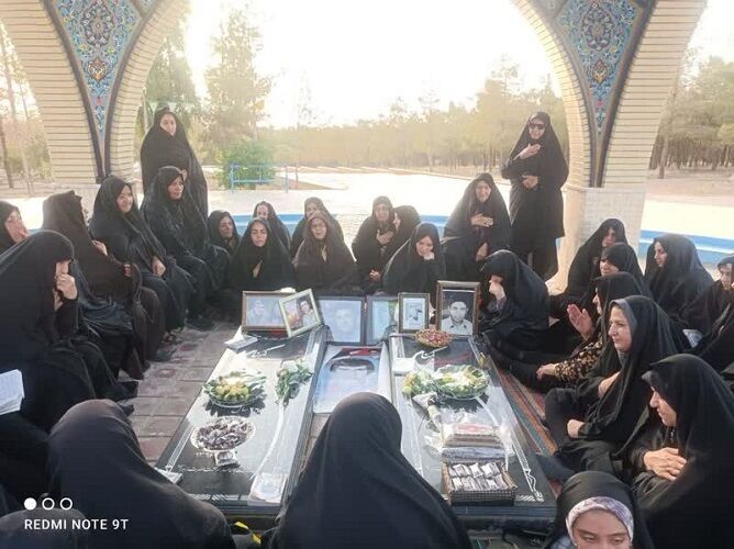 می نویسم تا یادم نرود / یاد امام و شهدا در کانون پرورش فکری کودکان و نوجوانان بادرود می نویسم تا یادم نرود / یاد امام و شهدا در کانون پرورش فکری کودکان و نوجوانان بادرود