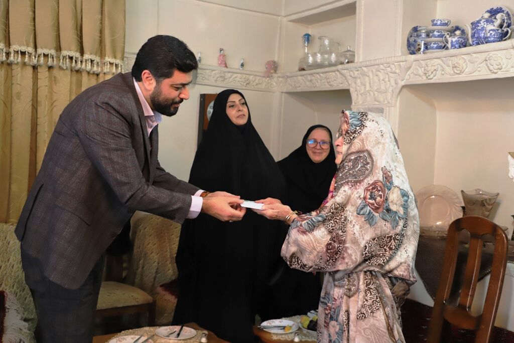 دیدار مدیرکل و کارکنان کانون استان قزوین با مربی پیشکسوت استان