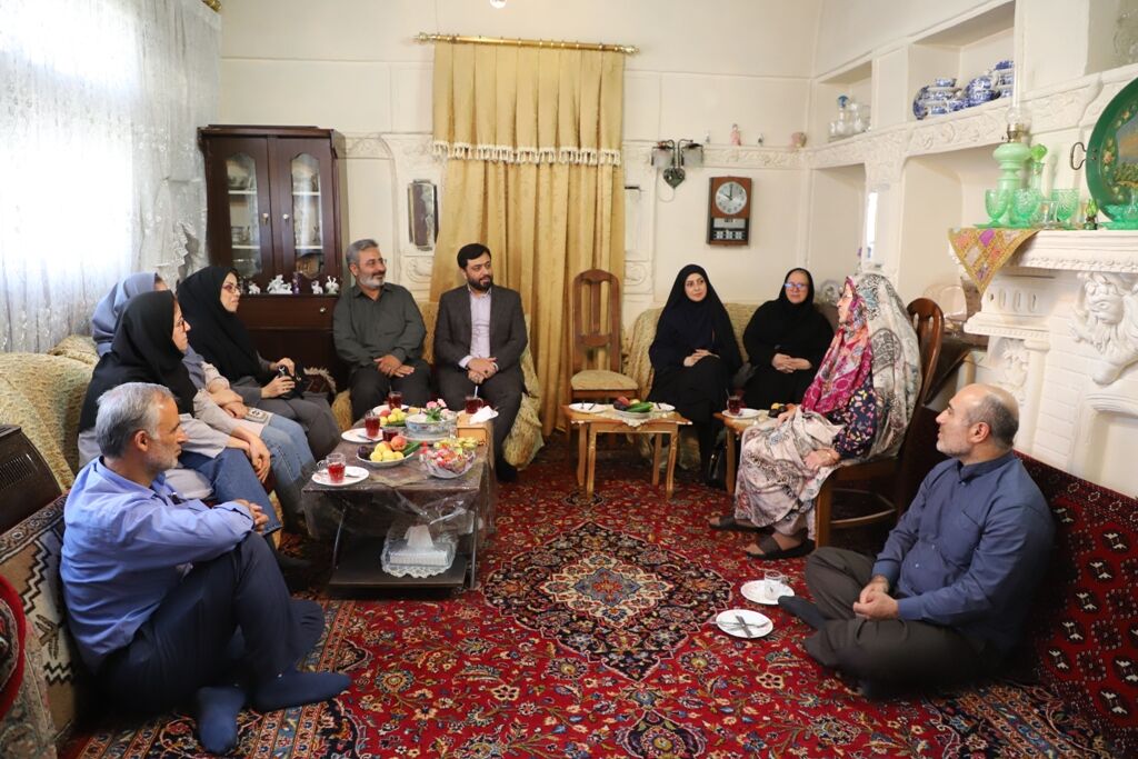 دیدار مدیرکل و کارکنان کانون استان قزوین با مربی پیشکسوت استان