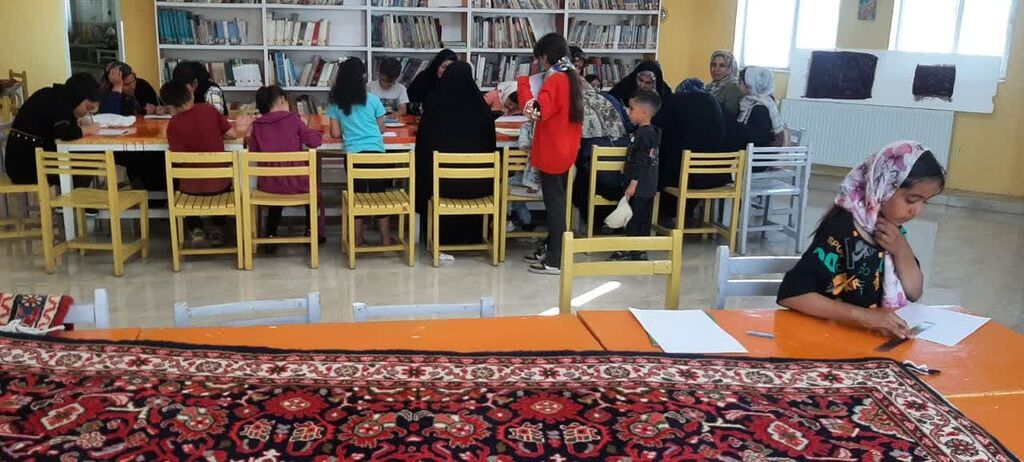 برگزاری اردویی با رنگ و نقش فرش در کانون شیرینسو