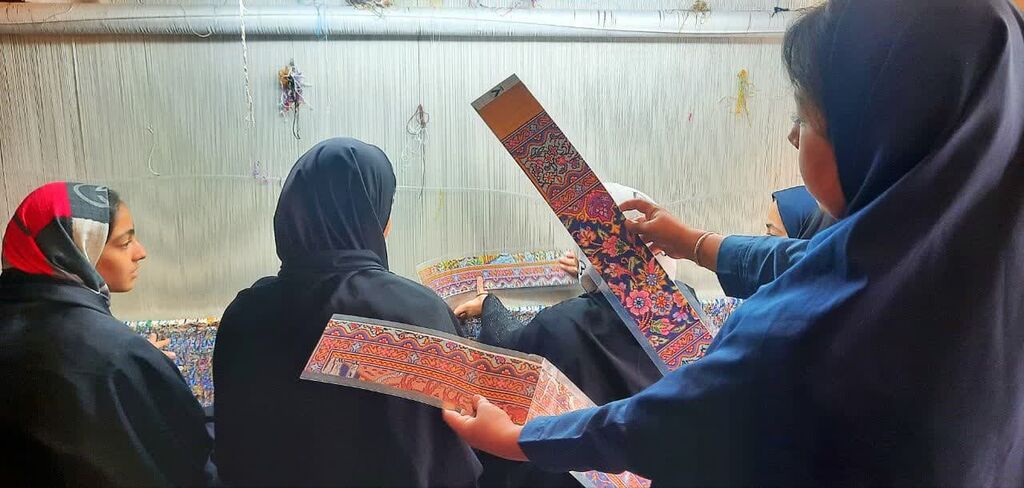 برگزاری اردویی با رنگ و نقش فرش در کانون شیرینسو