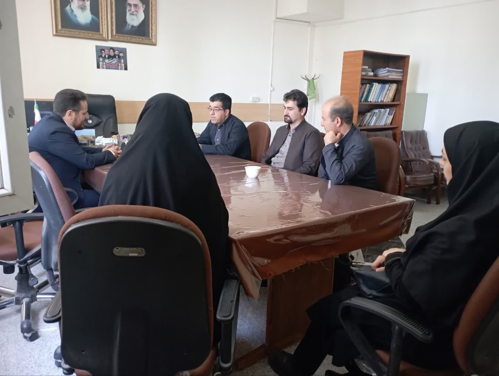 نشست مدیرکل کانون کرمانشاه با معاون فرماندار پاوه