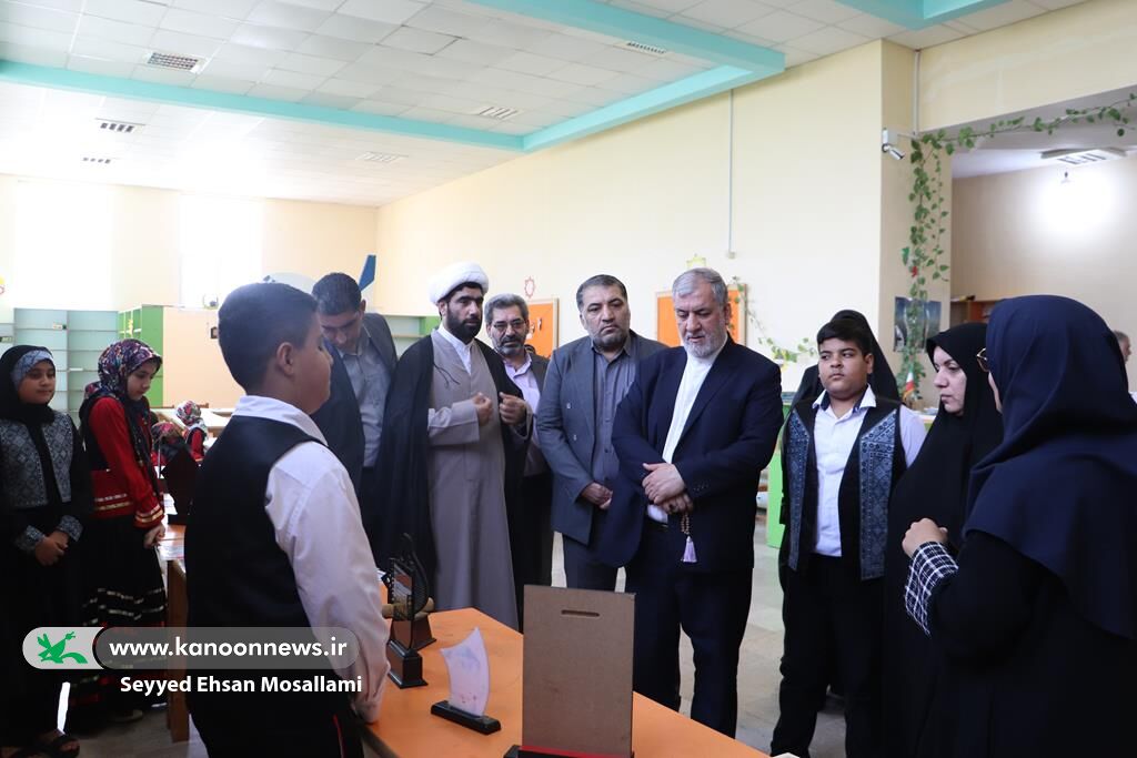 تقدیر از اعضای گروه«۴ صبحیها» کانون پرورش فکری بندرگز