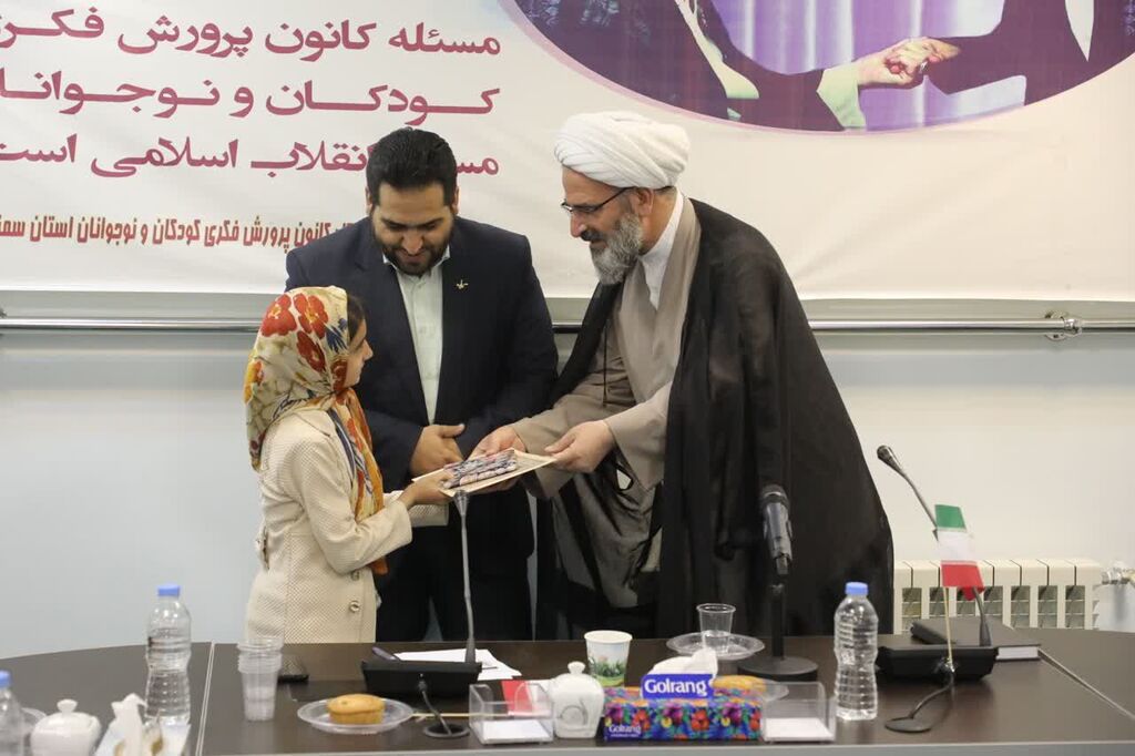 سؤالات مکرر کودکان و نوجوانان را با صبر و تحمل پاسخ دهید