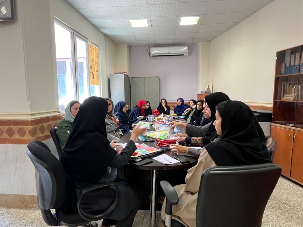 جلسه آموزشی مربیان آزاد هنری نقاشی و سفال