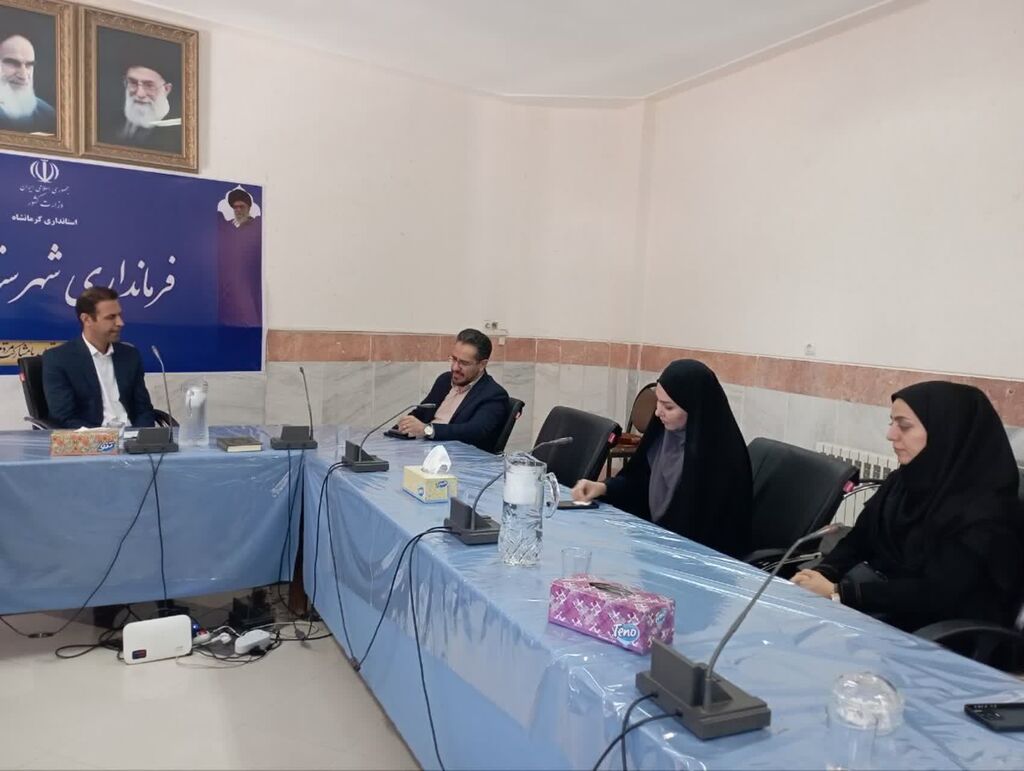 دیدار با معاون فرماندار پاوه نشست مدیرکل کانون کرمانشاه با معاون فرماندار پاوه