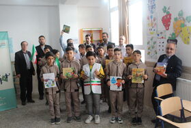 اجرای طرح "هر کلاس یک قفسه کتاب" در تبریز