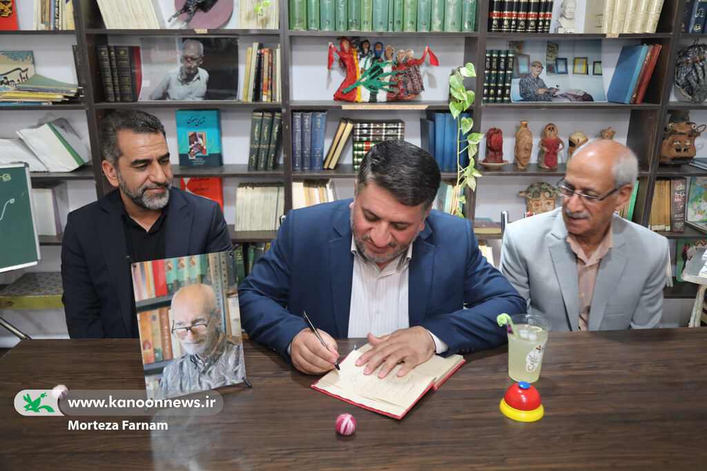 خانه آذر مسئولان استان در خانه آذر یزدی گردهم آمدند