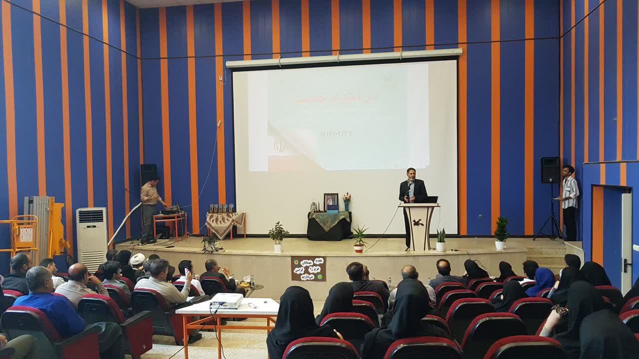 در کنار هم با محوریت کانون کرمانشاه فضای متناسب کودکان را فراهم کنیم