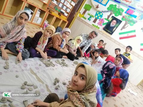 کتابخانه سیار تنگستان استان بوشهر در جمع کودکان و نوجوانان پهلوان کشی