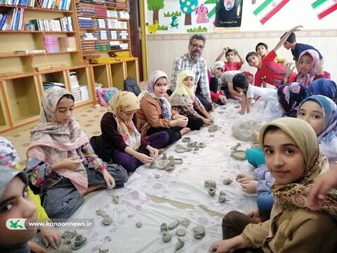 کتابخانه سیار تنگستان استان بوشهر در جمع کودکان و نوجوانان پهلوان کشی