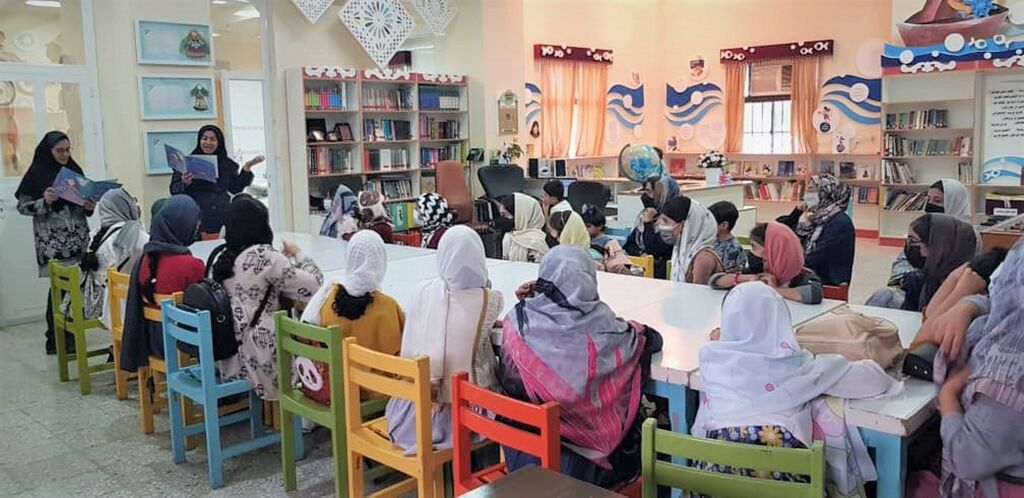 کتاب خواندن همچون یک سفر است کتاب خواندن همچون یک سفر است