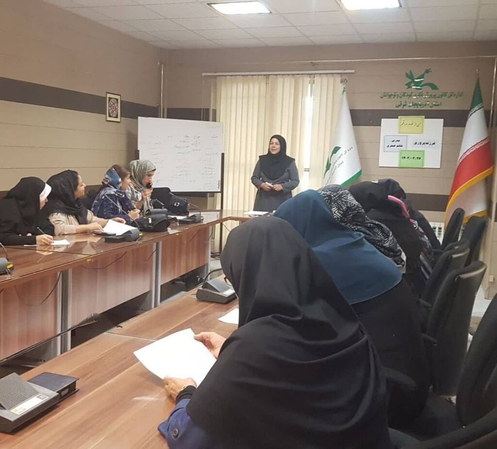1 کارگاه فرزند پروری در مجتمع کانون تبریز
