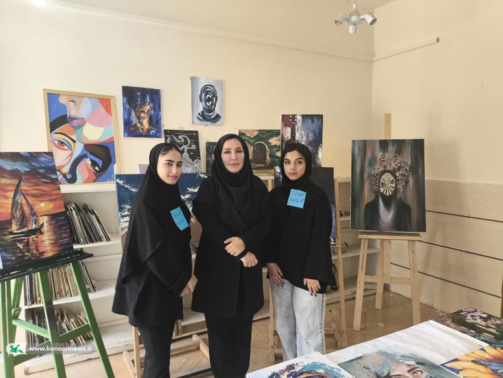  نمایشگاه هنری "سایه" به همت کانون یاران در کانون خوزستان افتتاح شد
