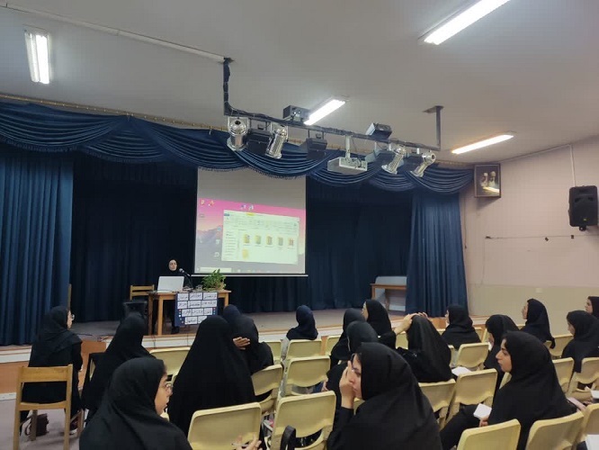 مربیان کارگاه های تخصصی هنری و ادبی گردهم آمدند