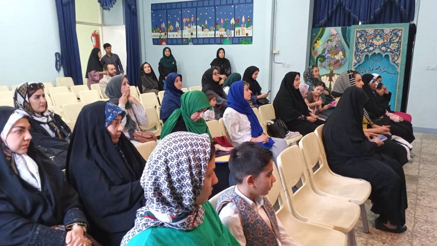 " شکوه شکفتن " نشست با اولیای مرکز ۱۳ اصفهان