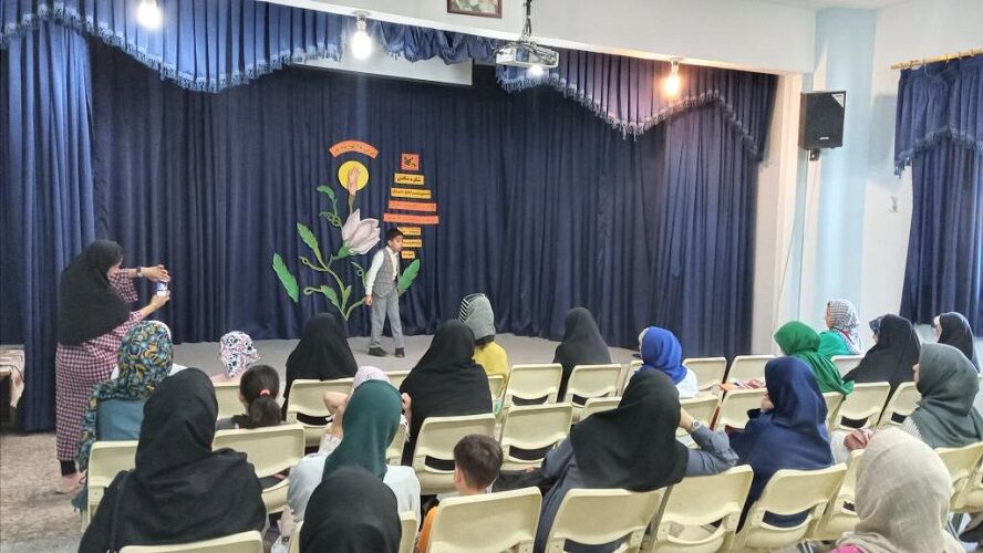 " شکوه شکفتن"  نشست با اولیای مرکز ۱۳ اصفهان " شکوه شکفتن " نشست با اولیای مرکز ۱۳ اصفهان