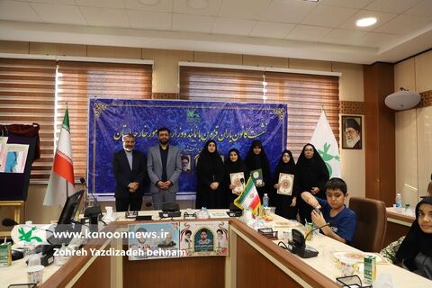 گزارش تصویری نشست کانون ‌یاران قزوین با نماینده وزارت امورخارجه در استان همراه با رونمایی کتاب «ماهی جان»