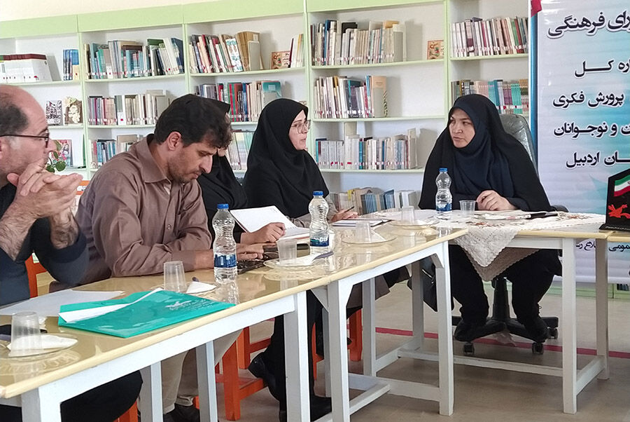 برگزاری هفتمین جلسه شورای فرهنگی کانون استان/ برنامهها، فعالیتها و مسائل مرکز الگوی تربیتی شماره سه کانون اردبیل بررسی شد