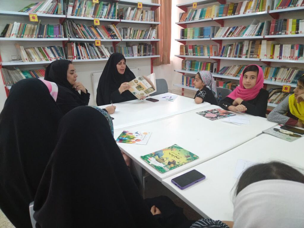 نقش جهادی مدیر کل کانون به عنوان مربی در مرکز صالح آباد استان ایلام