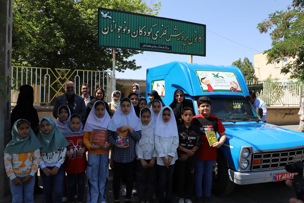 فعالیت کتابخانه سیار روستایی کانون سلماس در آذربایجان غربی آغاز شد