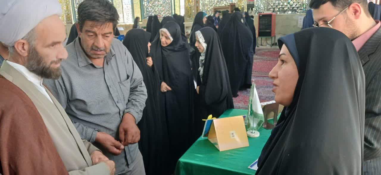 برپایی میز خدمت کانون پرورش فکری استان مرکزی در حاشیه نماز جمعه