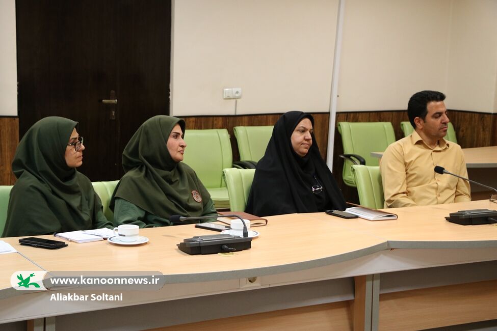 تولید محتوا برای نوجوانان انجام میشود