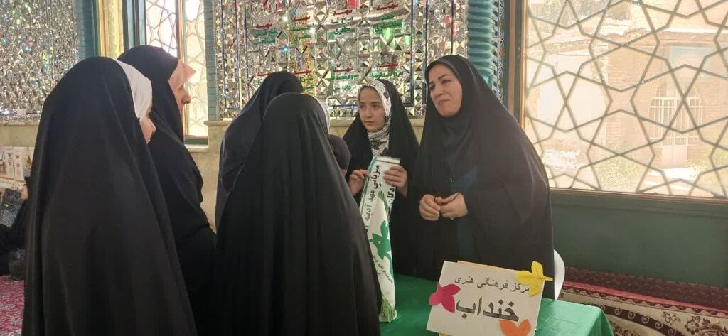 میز خدمت_مرکزی برپایی میز خدمت کانون پرورش فکری استان مرکزی در حاشیه نماز جمعه