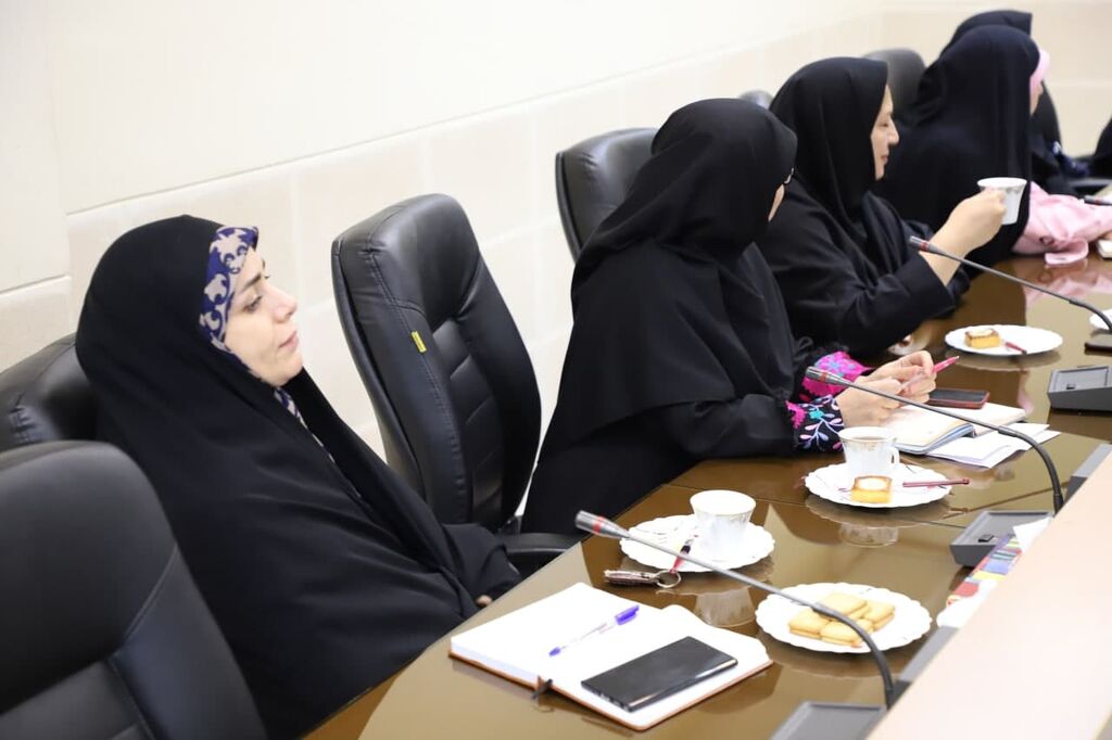 نشست صمیمانه با کتاب برگزار شد