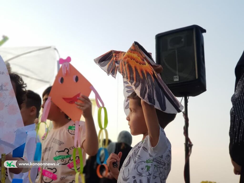 پرواز بادبادکهای شادی بر فراز آسمان رامیان