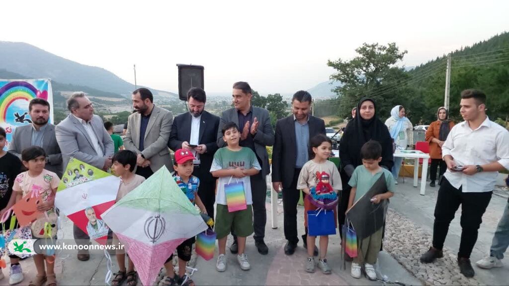 پرواز بادبادکهای شادی بر فراز آسمان رامیان