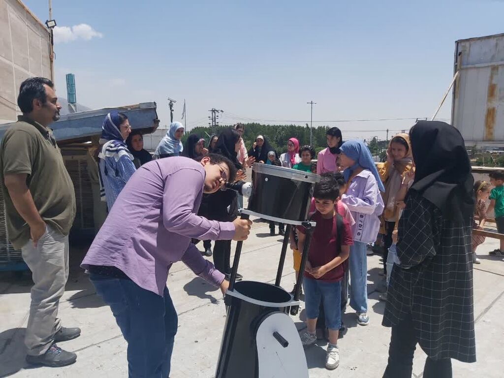 ویژه برنامهی علمی- نجومی در مرکز مجتمع کانون کرج