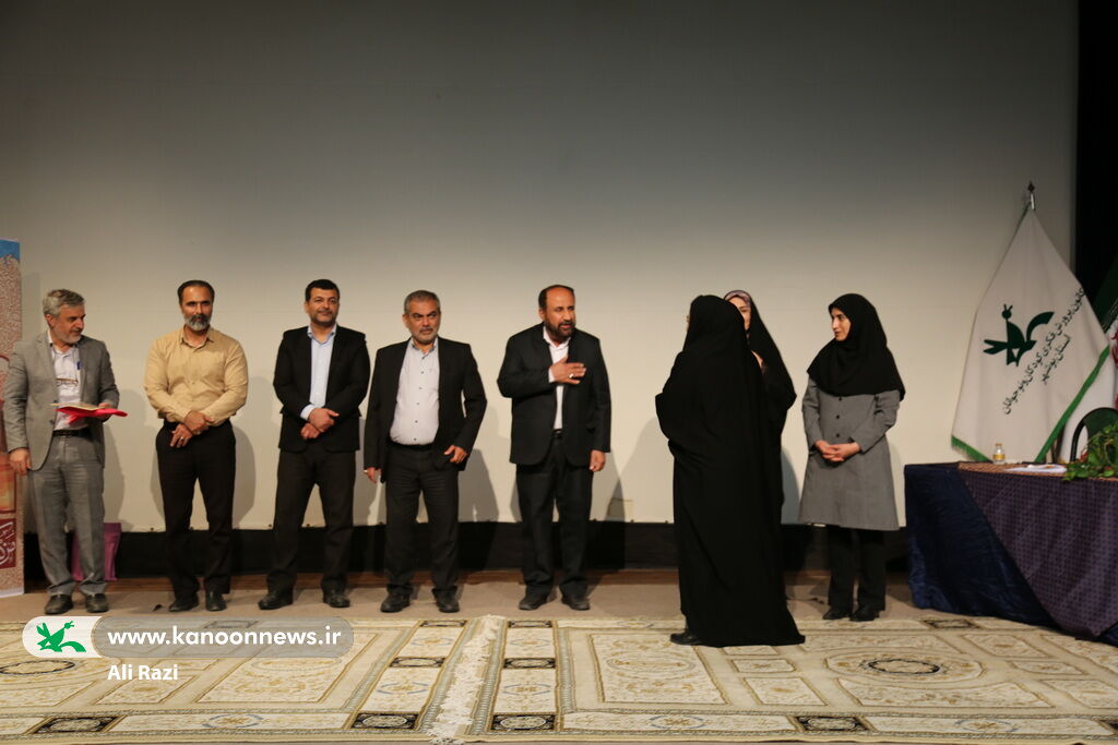 پنجمین دوره جشنواره مشاعره علوی با مشارکت کانون استان بوشهر برگزار شد