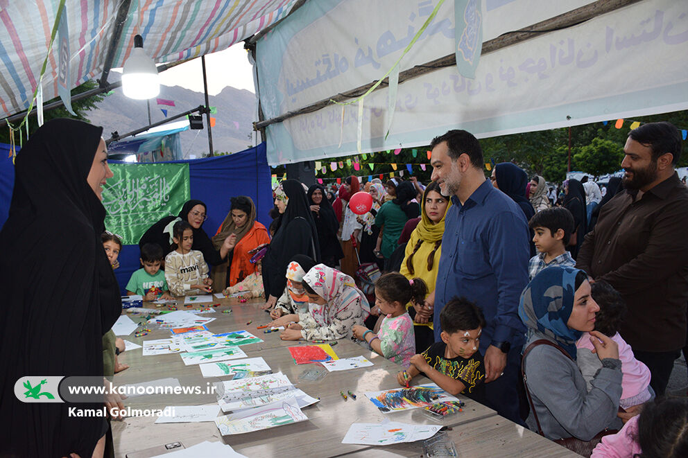 استقبال کودکان نوجوانان خرم آبادی از غرفه کانون لرستان