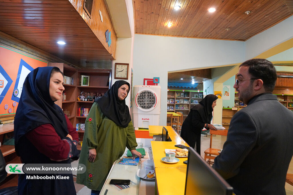 مدیرعامل کانون از مرکز ۴۳ تهران و کارگاه‌های هنری مرکز آفرینش‌ها بازدید کرد