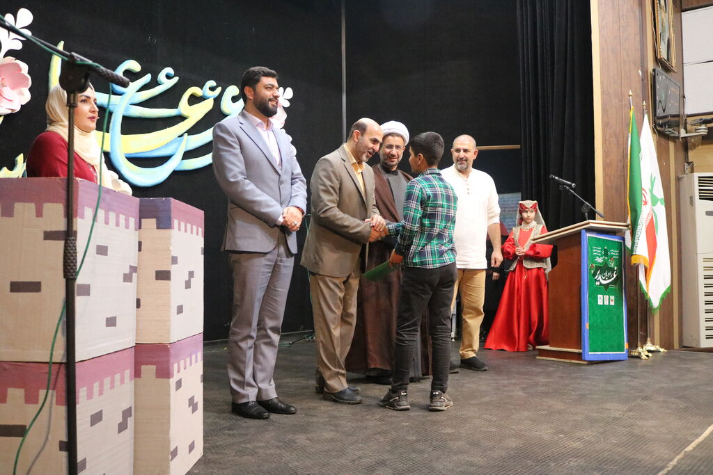 برگزیدگان دومین جشنواره استانی راویان غدیر معرفی شدند برگزیدگان دومین جشنواره استانی راویان غدیر معرفی شدند