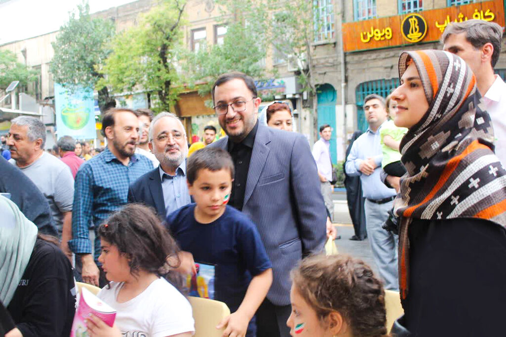 حضور مدیرعامل کانون در جمع کودکان و نوجوانان شرکتکننده در جشن غدیر تبریز