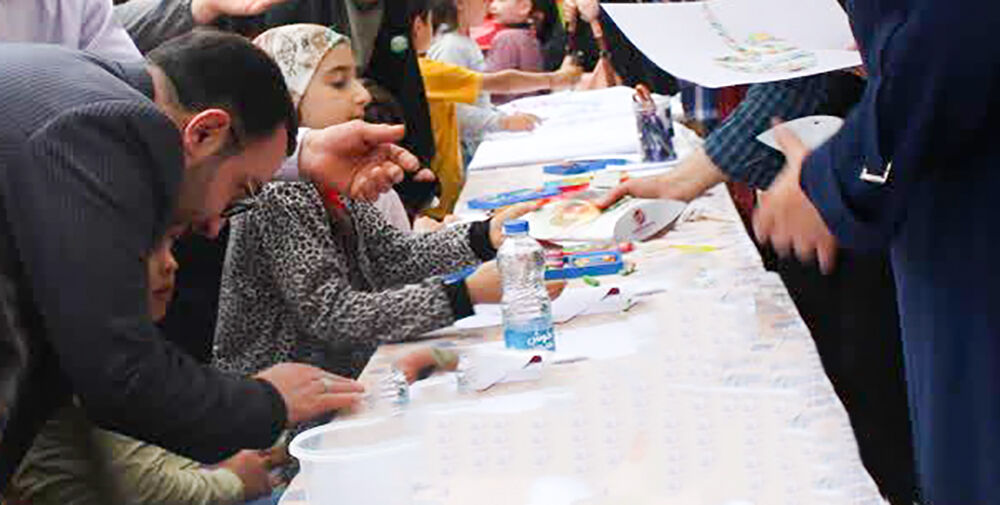 حضور مدیرعامل کانون در جمع کودکان و نوجوانان شرکتکننده در جشن غدیر تبریز