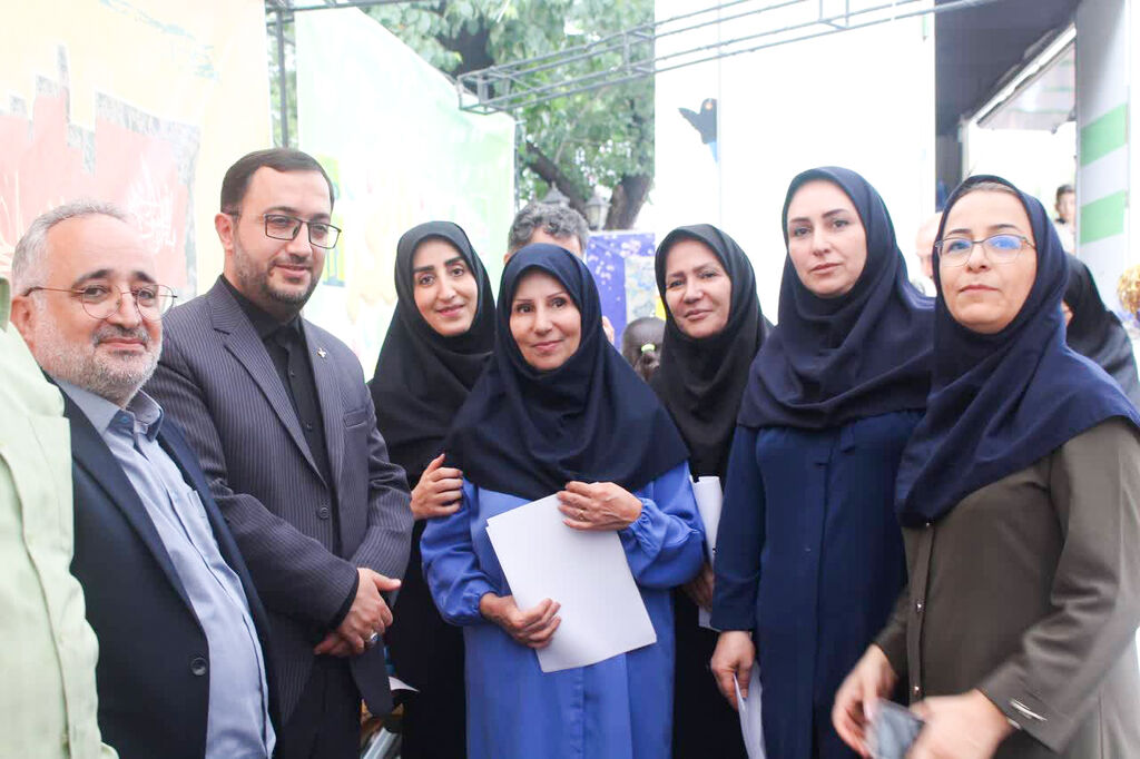 حضور مدیرعامل کانون در جمع کودکان و نوجوانان شرکتکننده در جشن غدیر تبریز