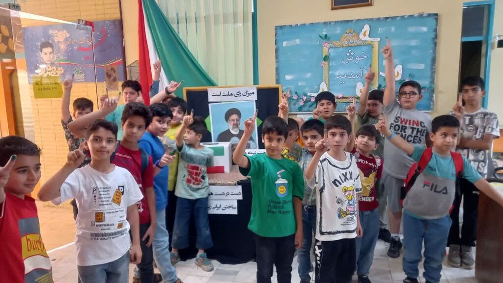 مردم ایران اسلامی روز جمعه دومین پیام آشکار را به دشمنان مخابره میکنند