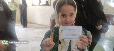 حضور کودکان و نوجوانان پای صندوق های رای