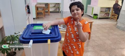 حضور کودکان و نوجوانان پای صندوق های رای