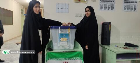 حضور کودکان و نوجوانان پای صندوق های رای