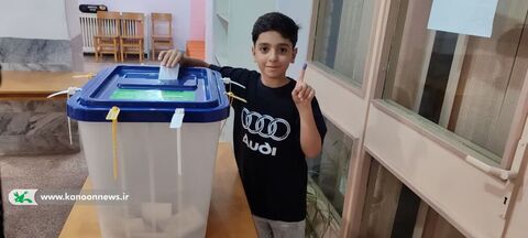 حضور کودکان و نوجوانان پای صندوق های رای