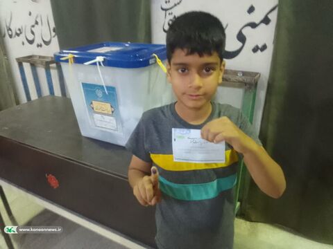 حضور کودکان و نوجوانان پای صندوق های رای